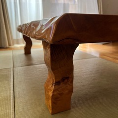 トチの木一枚板テーブル
の画像