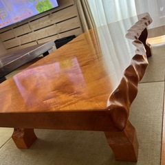 トチの木一枚板テーブル
の画像