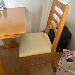 【2階から運び出せる方限定】ダイニングテーブル、ダイニングチェア2脚