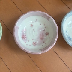 宇野千代さんの小皿4枚の画像