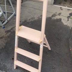 手すり付き3段脚立の画像