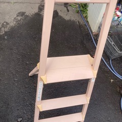 手すり付き3段脚立の画像