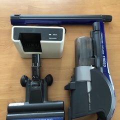 SHARP freed スティック掃除機　充電器付き　ジャンク品
