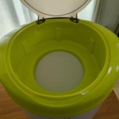 COMBI　おむつポットの画像