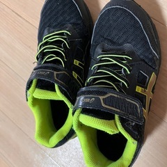 asics スニーカー　20.0