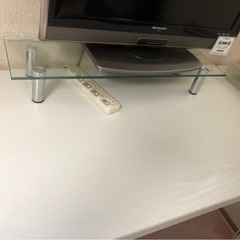 お取り引き中　
テレビ　パソコンデスク　チェア　ガラス台のセットの画像