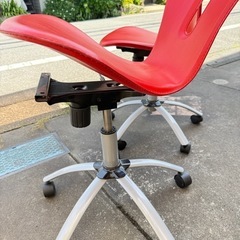 椅子　キャスター式　高さ調整可能
の画像