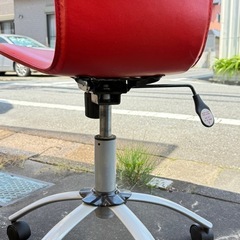 椅子　キャスター式　高さ調整可能
の画像