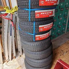 新品未使用スタットレスタイヤと中古タイヤセット175/60R16