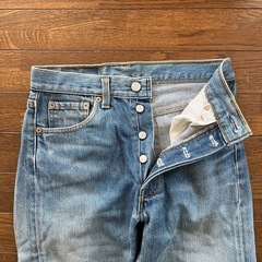 Levi'sデニムパンツの画像