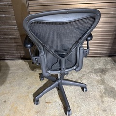 ハーマンミラー アーロンチェア Bサイズ黒 Herman Miller Aeronの画像