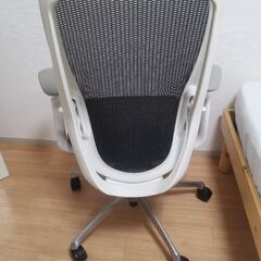 オカムラ　シルフィー　ハイバック肘当てつきの画像