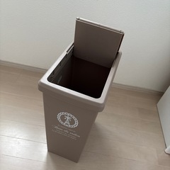 ゴミ箱の画像