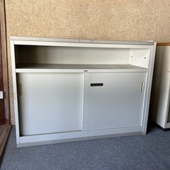 事務書類棚　2つ　キャビネット