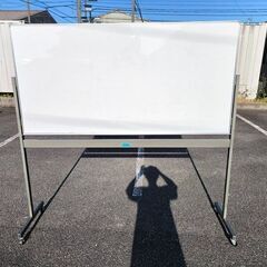 両面ホワイトボード キャスター付き 脚１部サビあります 全体寸法...