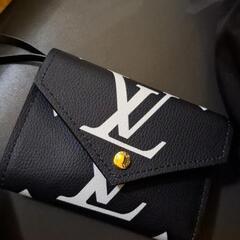 新品2つ折り財布