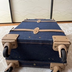 旅行キャリーケースの画像