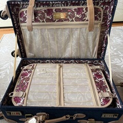 旅行キャリーケースの画像