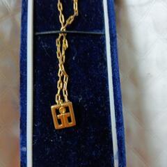 ジバンシィネクレスの画像