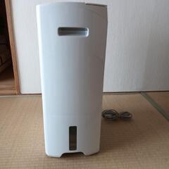 2022年製 Panasonic ハイブリット方式 衣類乾燥除湿機 F-YHVX120-Wの画像