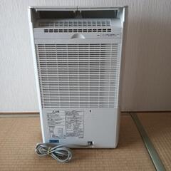 2022年製 Panasonic ハイブリット方式 衣類乾燥除湿機 F-YHVX120-Wの画像