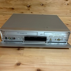 VHS DVD HDDプレーヤーの画像