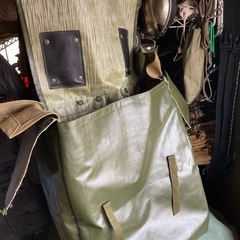 美品　防水 リュック バッグ バックパック キャンプ　収納 