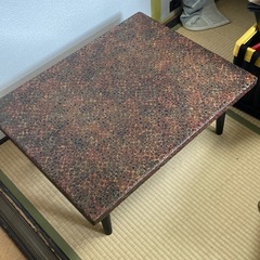 おしゃれな柄の折り畳みできるローテーブル