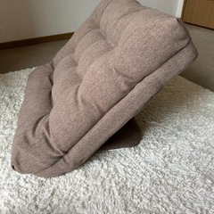 背もたれだけの座椅子の画像