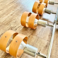 ライト　照明　オシャレ　ウッドフレーム　4つ自由に角度調整できます　落ち着いた電球色　 の画像