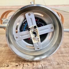 ライト　照明　オシャレ　ウッドフレーム　4つ自由に角度調整できます　落ち着いた電球色　 の画像