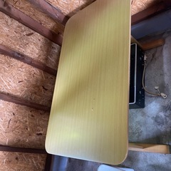 4人用ダイニングテーブルの画像