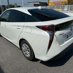 トヨタ　　プリウス　Sグレード　車検2年取り直し　タイヤ新品交換費用含む　ナビ　バックカメラ　ETCの画像