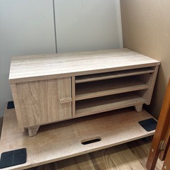 テレビ台　収納
