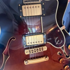 EPIPHONEセミアコースティックギターの画像