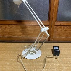 モデルハウス処分予定だった展示品デスクライト電球なし本体のみの画像
