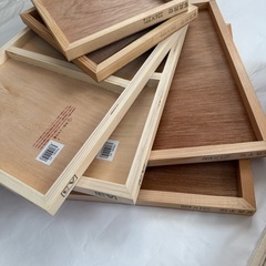 多様なサイズの木製パネルセット。写真やアート作品、DIYに最適。の画像
