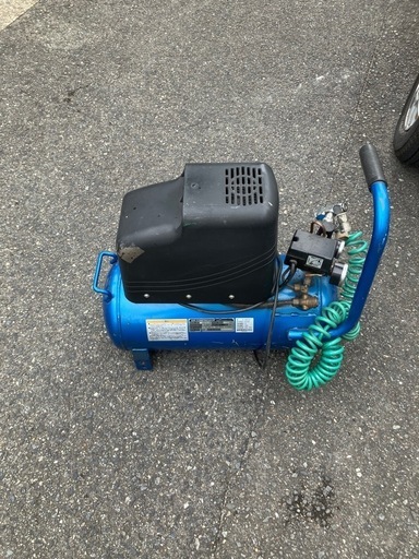 オイルレス　エアコンプレッサー