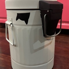 ねこ柄 ダストボックスの画像