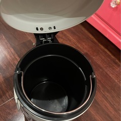 ねこ柄 ダストボックスの画像