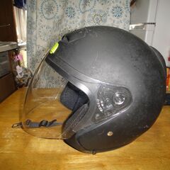 バイク用　ヘルメットＬ寸　美品、外側は細かい傷有り、スクリーン殆ど傷なしですが細かな傷少しの画像