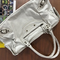 アクセサリーズ】牛革　オフホワイト　柔らか軽量　バレンシアガ風ト...