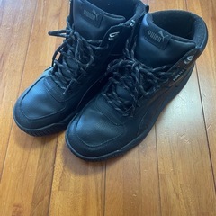 PUMA スニーカー
