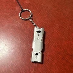 金属製二重ホイッスル ストラップ付き
