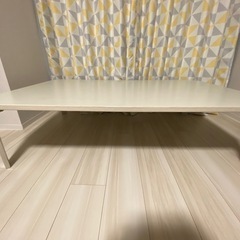 折りたたみテーブルと座椅子
