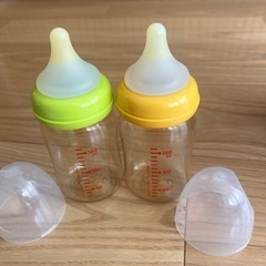 ピジョン　哺乳瓶2本（プラスチック）の画像