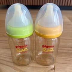 ピジョン　哺乳瓶2本（プラスチック）
