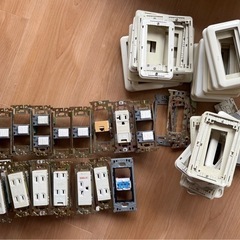 ホワイトスイッチプレート・スイッチ・コンセント多数　電設資材
