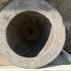 石のオブジェの画像