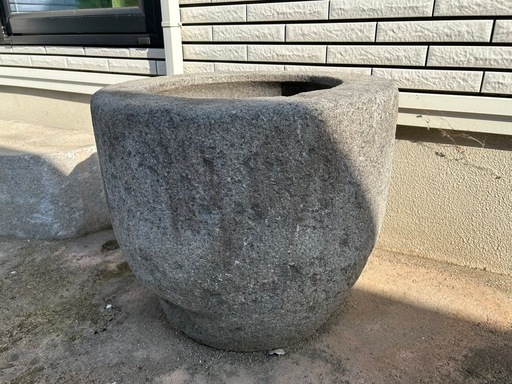 石のオブジェ